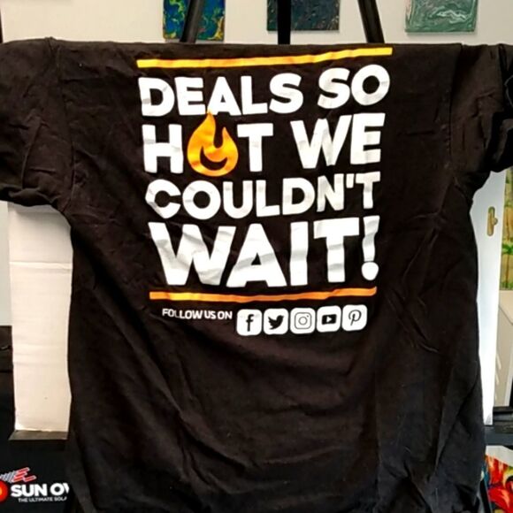 Black tee   - Picture 1 of 2